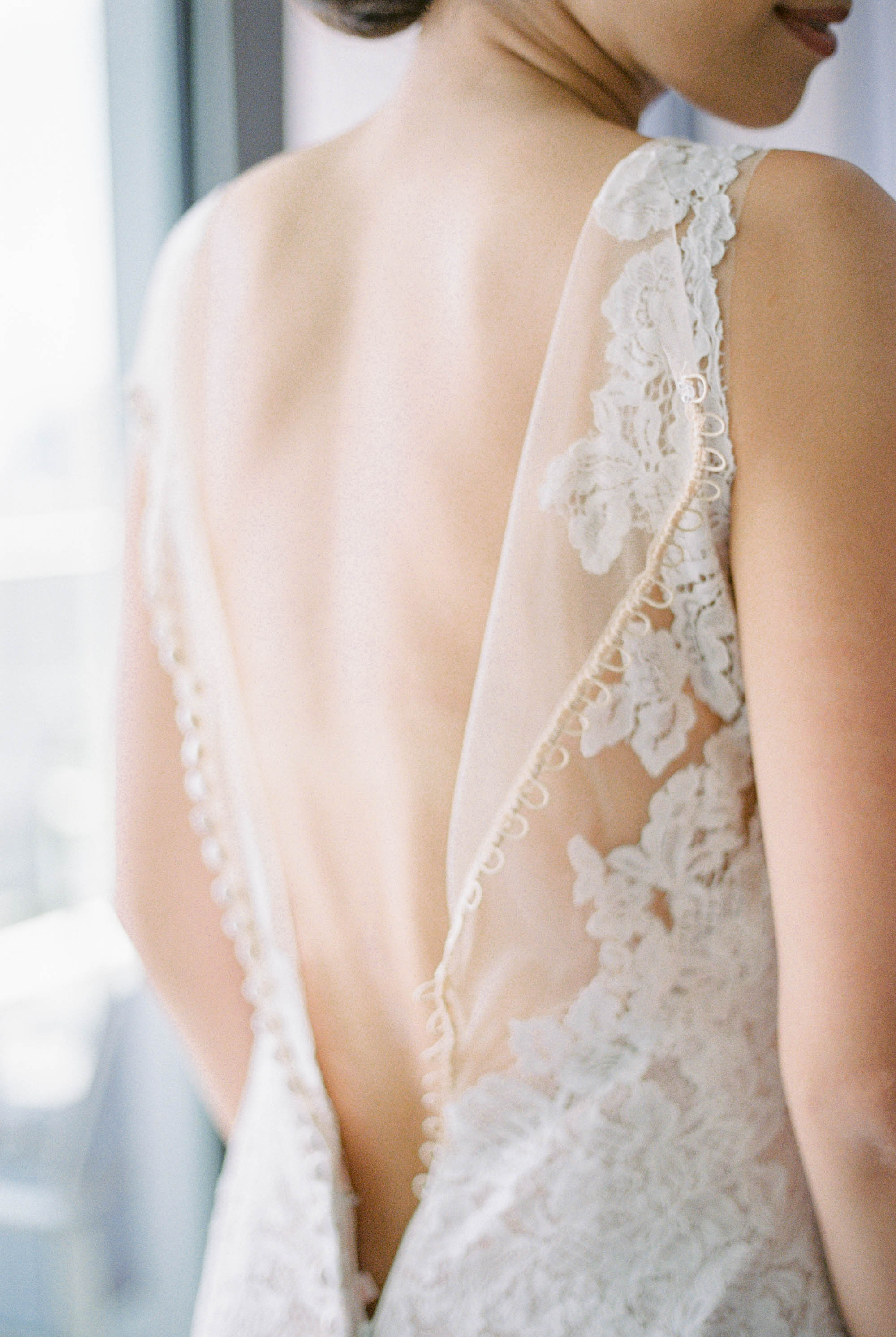 lace wedding dress back