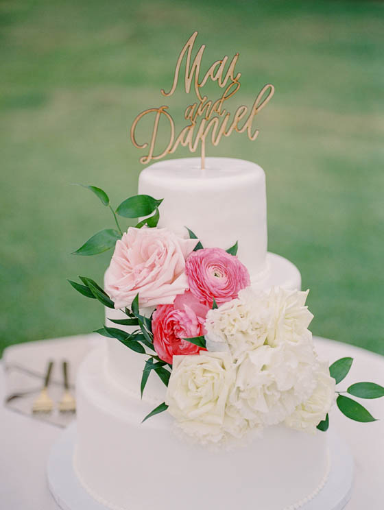 simple romantic wedding cake
