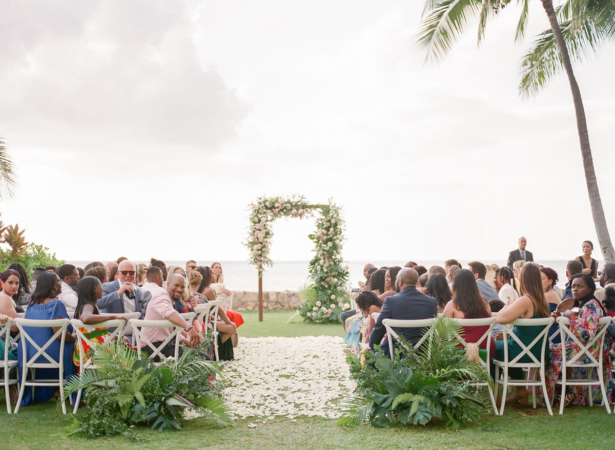 tropical hawaii destination wedding at Lanikuhonua 