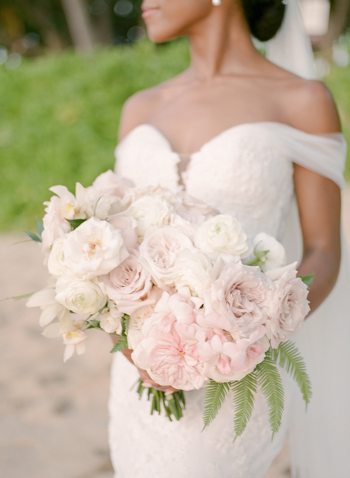 romantic and organic wedding bouquet 